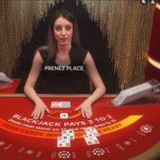 Table de Black Jack avec croupiere